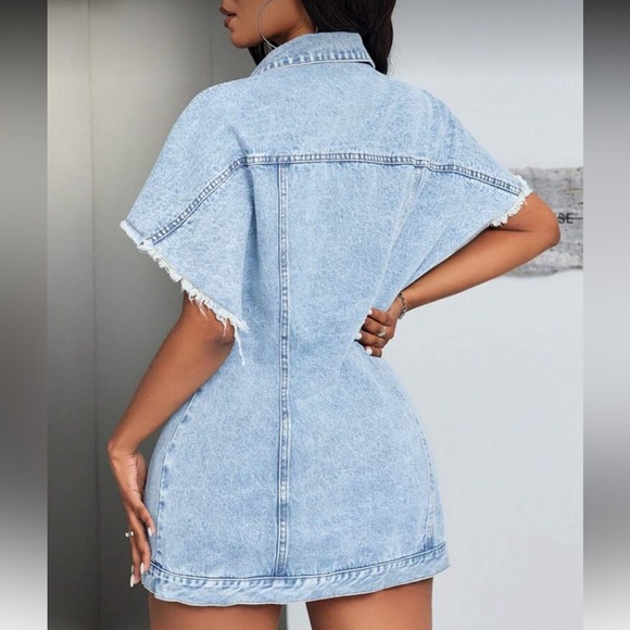 Stylish Denim Button-Up Dress with Belt - Picture 2 of 8